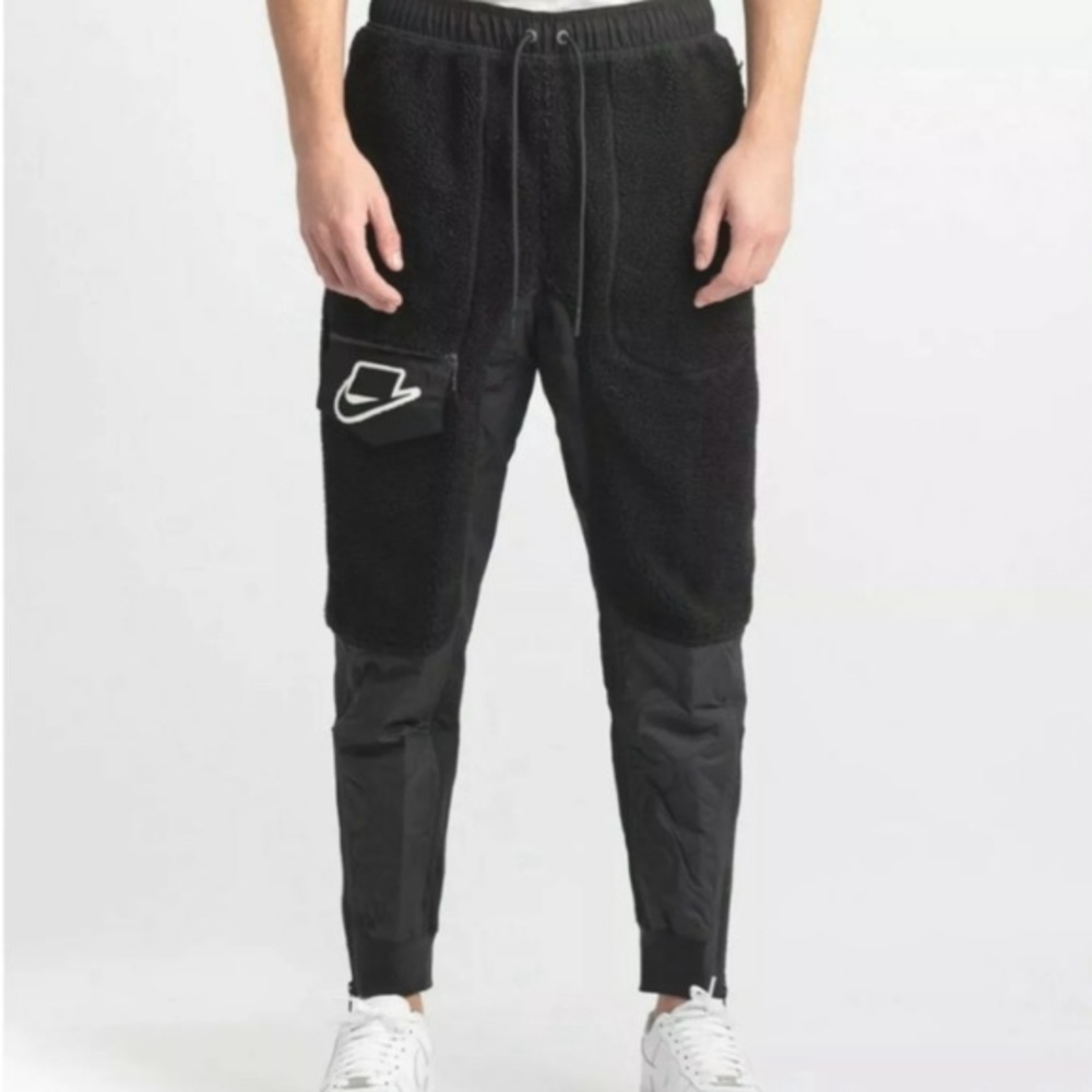 Nike | Men’s Black Sherpa Joggers | Size Medium